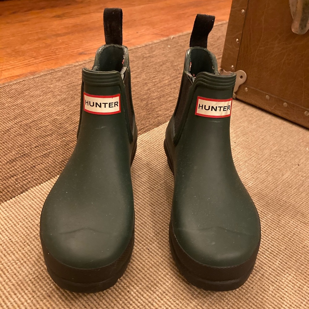 Hunter Chelsea rain boots - hunter green!